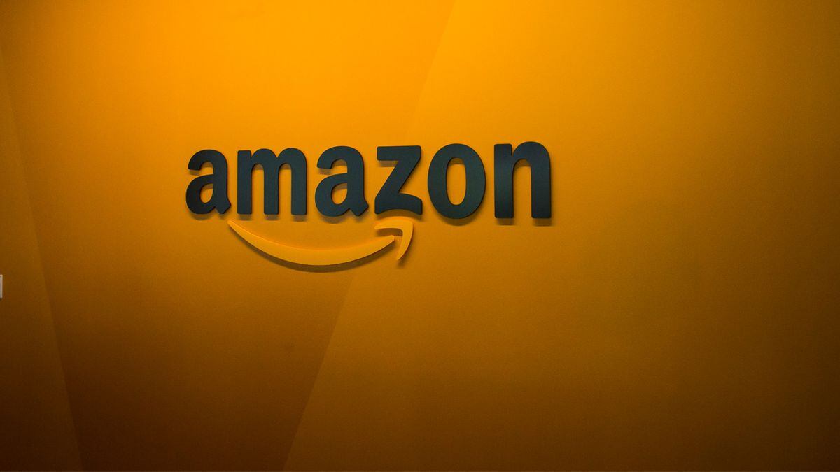 Amazon offers free shipping during holiday season