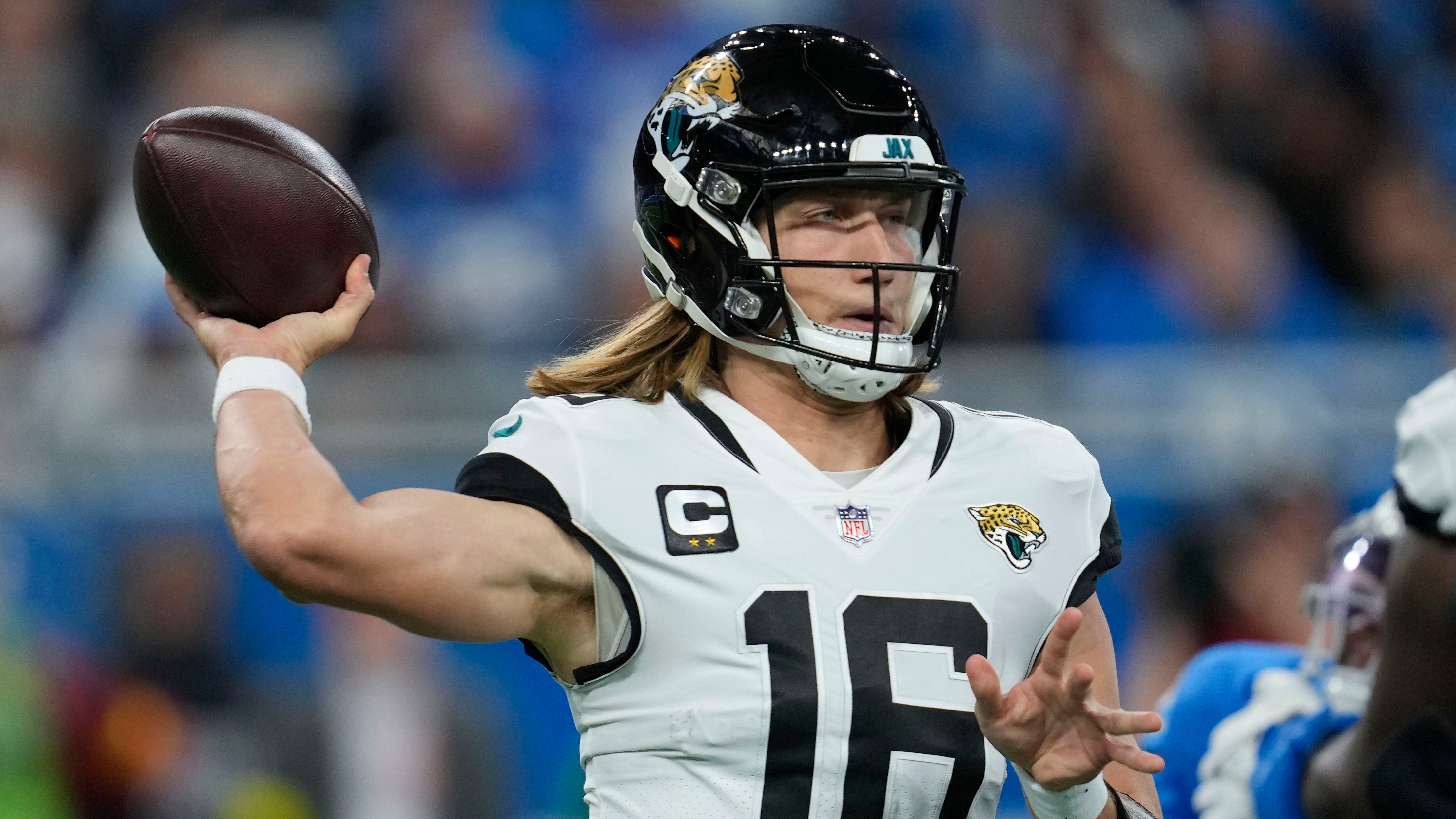 Lawrence throws 3 TDs, Jags end skid in beating Titans 36-22 - The