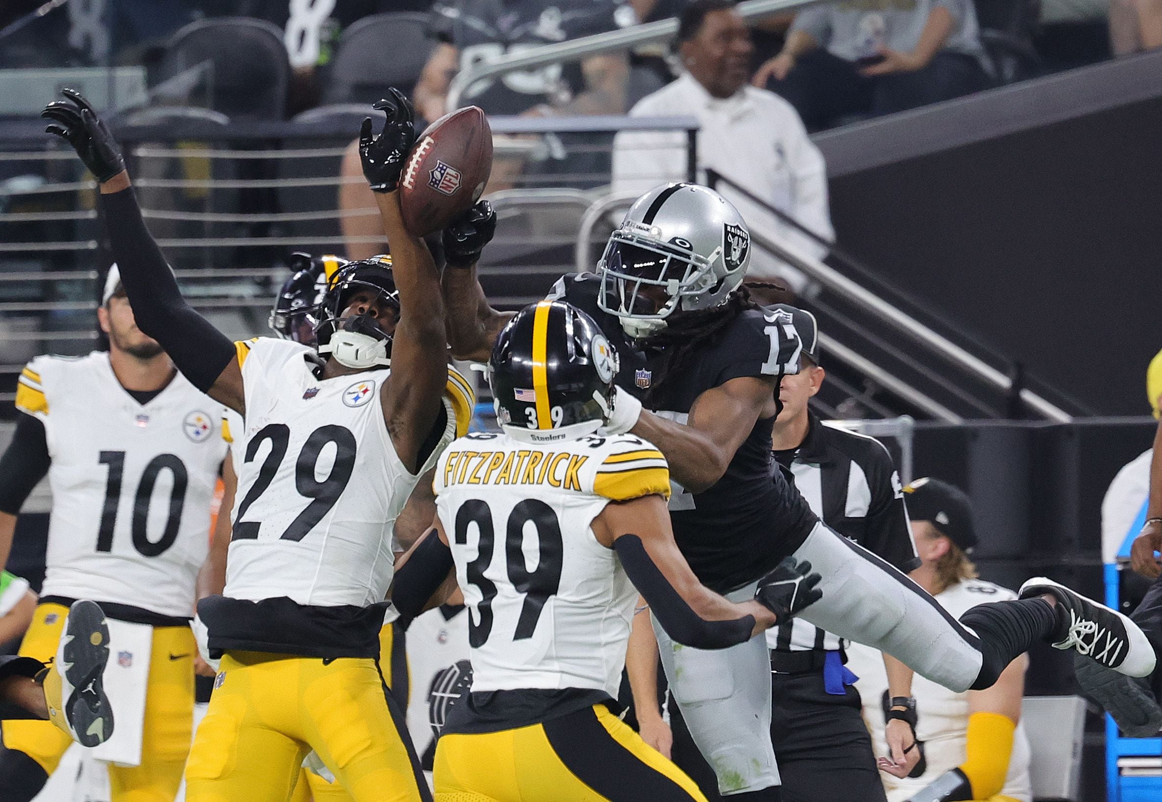 Steelers' team plane makes emergency landing in Kansas City