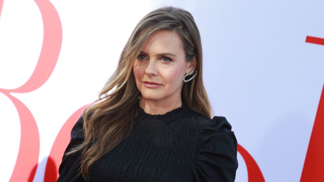 Alicia Silverstone strips to support PETA campaign against animal leather –  Action News Jax