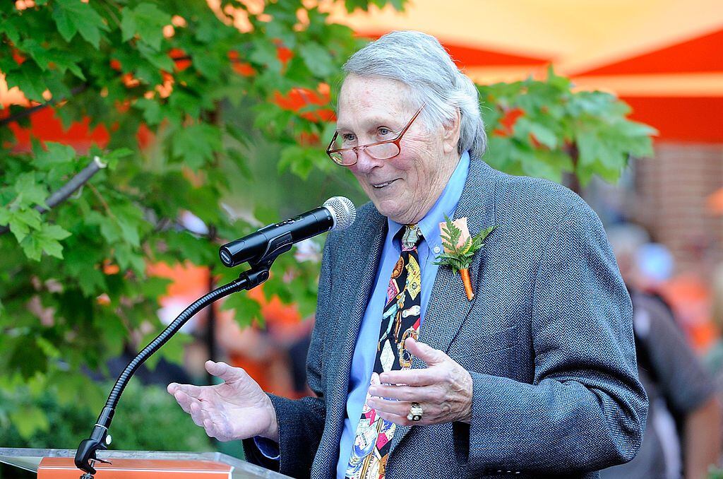 Brooks Robinson, Hall of Fame third baseman for Orioles, dies at 86