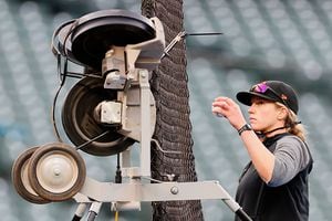 MLB first: Giants' Alyssa Nakken is first female to make on-field  appearance in regular-season game – WFTV