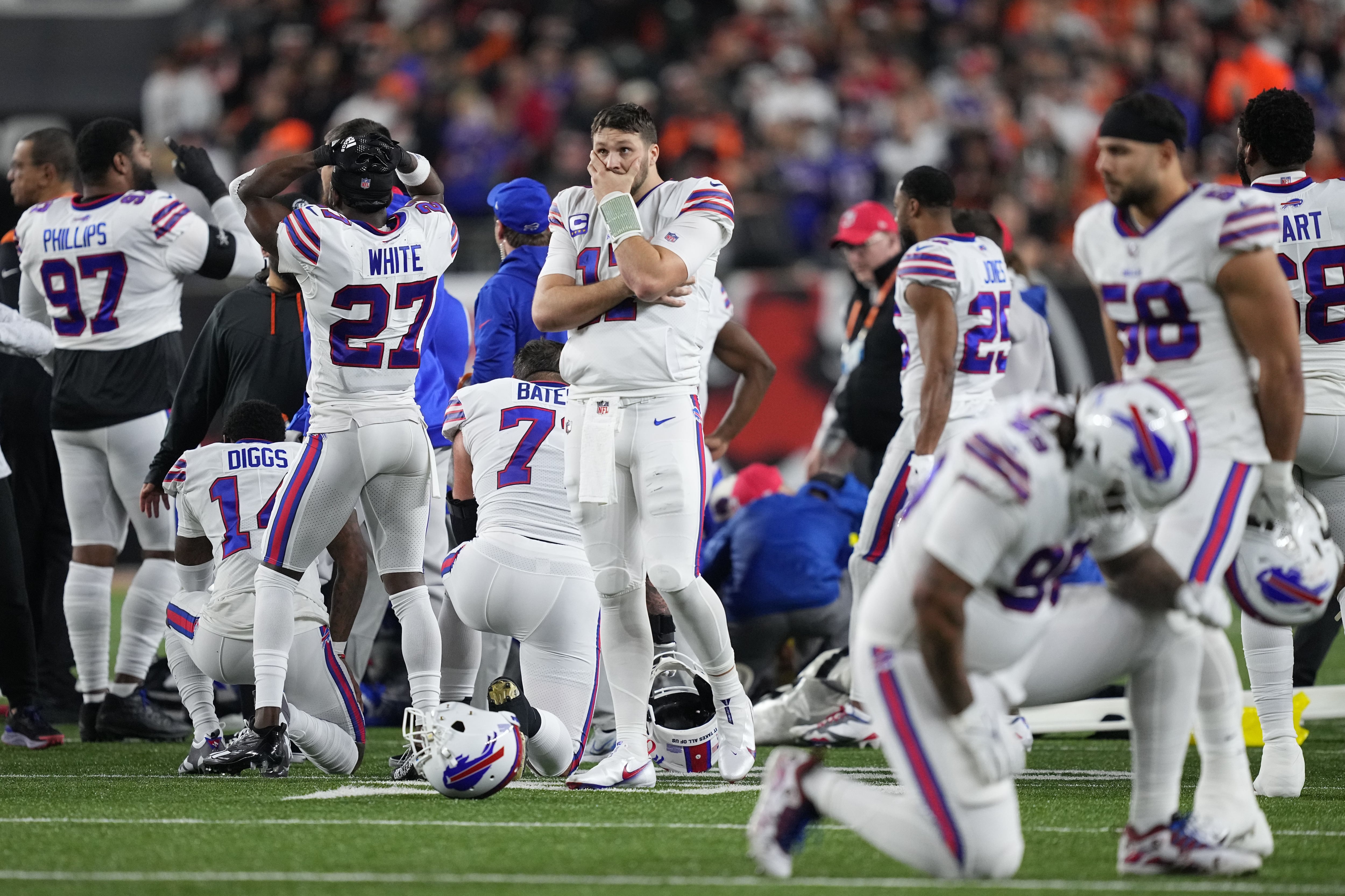 Monday Night Football' Game Postponed After Bills Player Collapses On Field  And Gets CPR; Damar Hamlin In “Critical Condition” At Hospital – Deadline