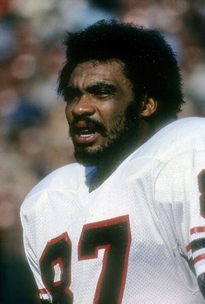 Atlanta Falcons' Hall of Fame DE Claude Humphrey Passes Away at 77 -  EssentiallySports